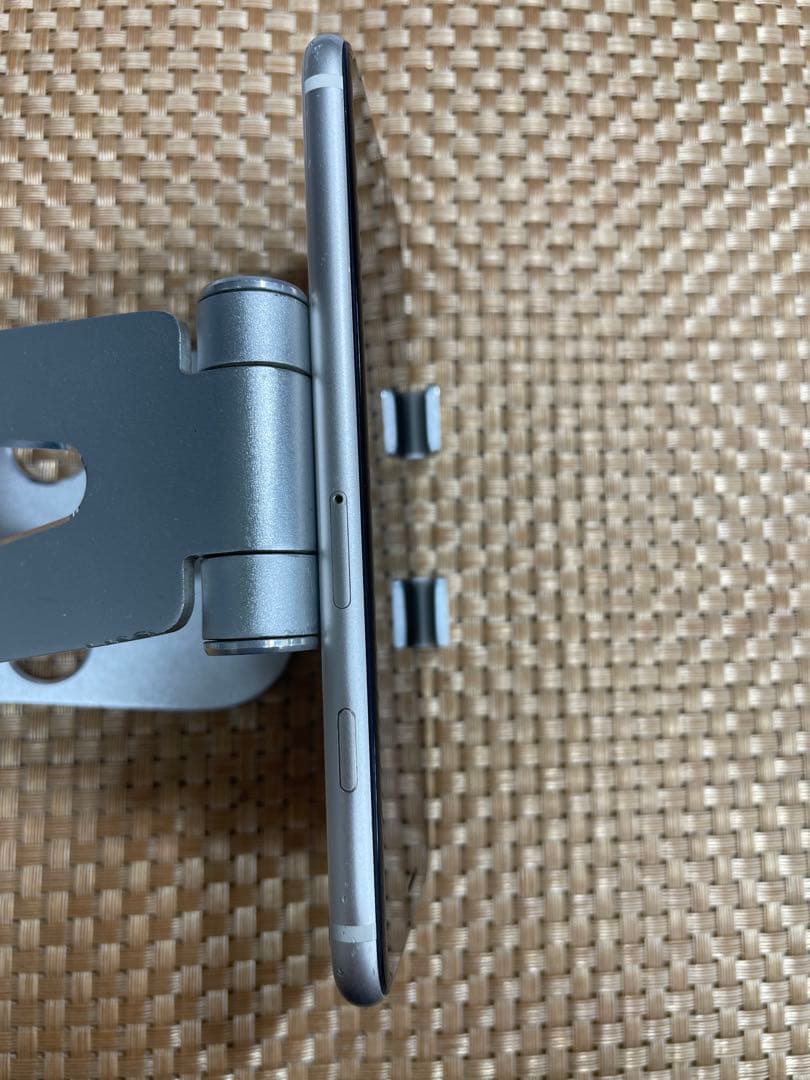 iPhone SE 第3世代 128 GB スターライトSIMフリー【7304】