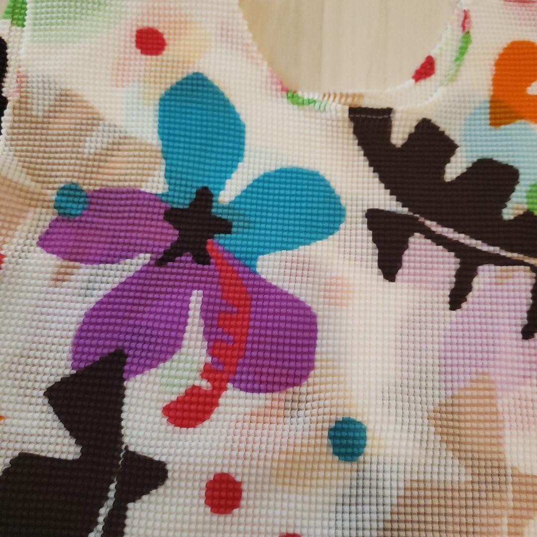 お値下げ‼️イッセイミヤケ　me　花柄模様タンクトップ