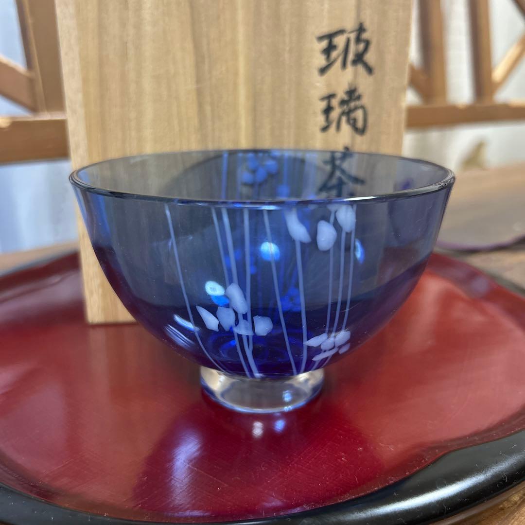 作家　ガラス作家　堀口幸子　瑠璃茶碗　瑠璃草花文玻璃茶碗　茶道