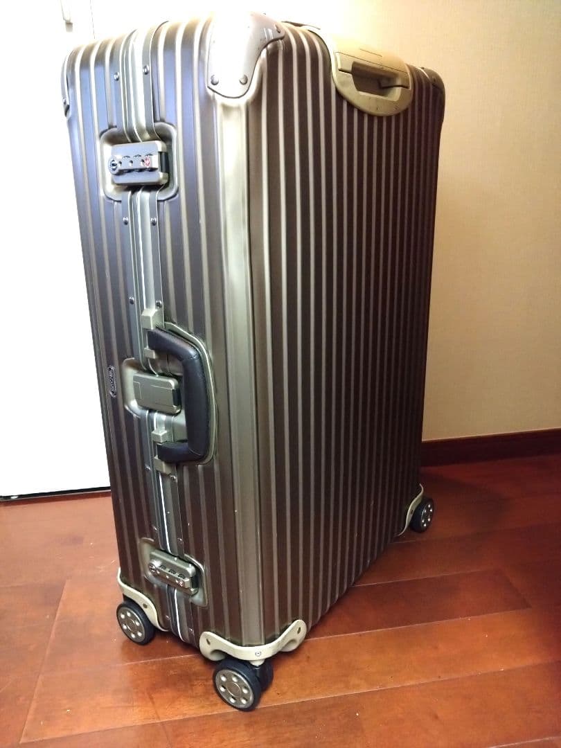 希少【RIMOWA×Lufthansa】 　 Titanium Gold