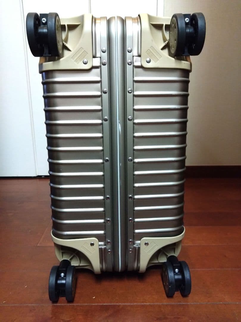 希少【RIMOWA×Lufthansa】 　 Titanium Gold