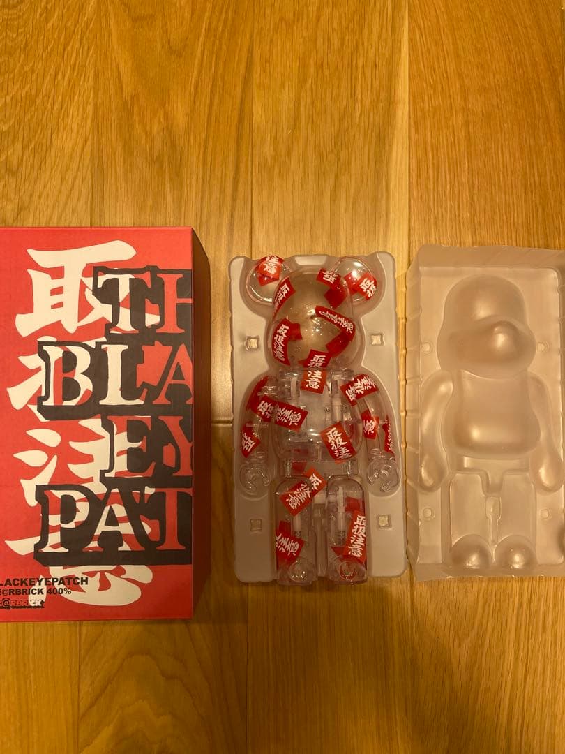 【限定・即完売品】ベアブリック　取扱注意