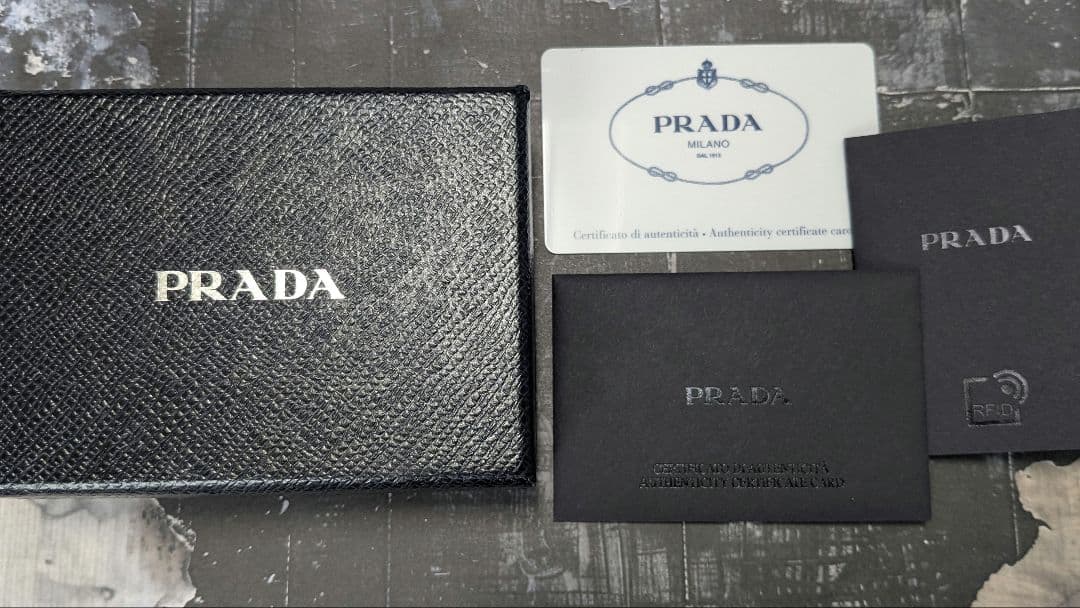 伊*崎様 【限定新品・週末値下げ】PRADA プラダ　サフィアーノ マルチカラー