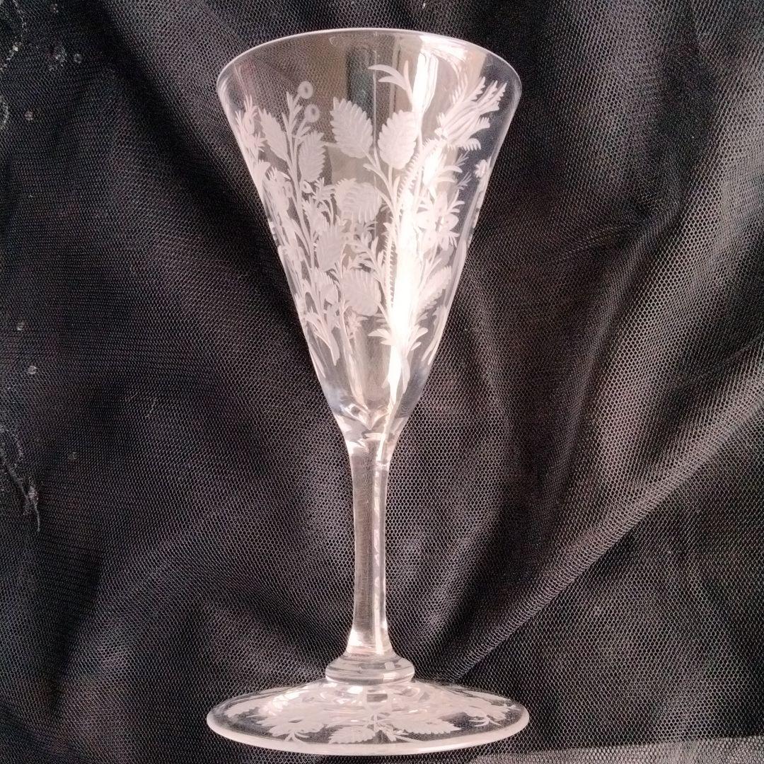 美品、まとめ買い歓迎、サンドブラストのフラワーモチーフのグラス。値下げ