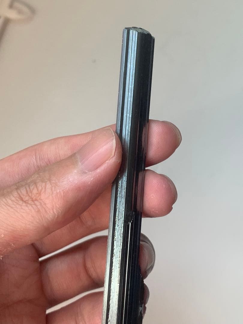 国産鉱物　愛媛県市ノ川鉱山の輝安鉱　スティブナイト　原石　鉱物標本　翡翠　根付