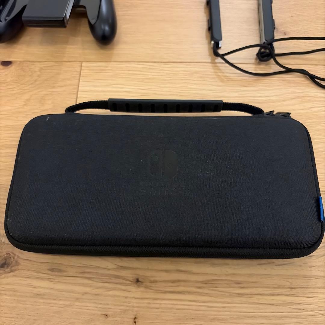 Nintendo Switch 本体 + 付属品+持ち運びケース