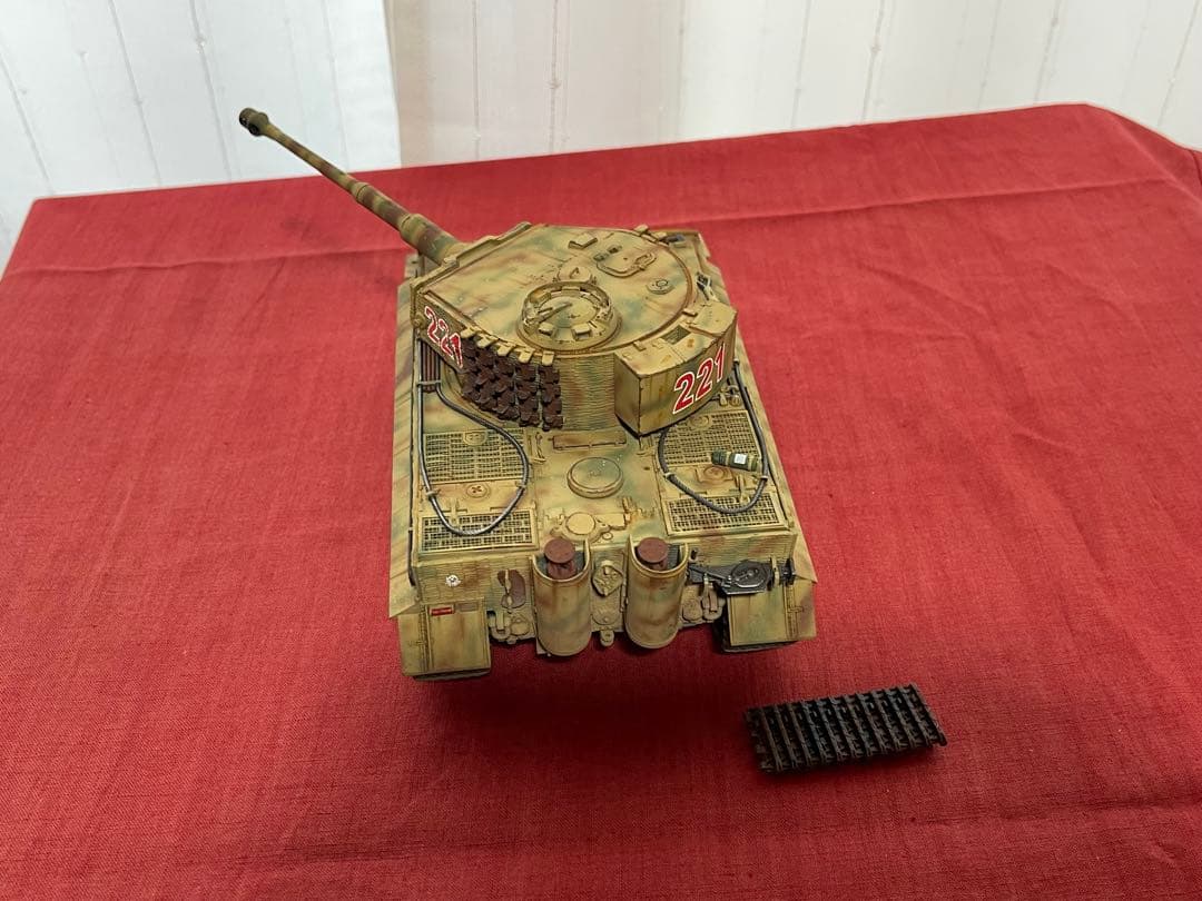 タイガー戦車　完成品　プラモデル
