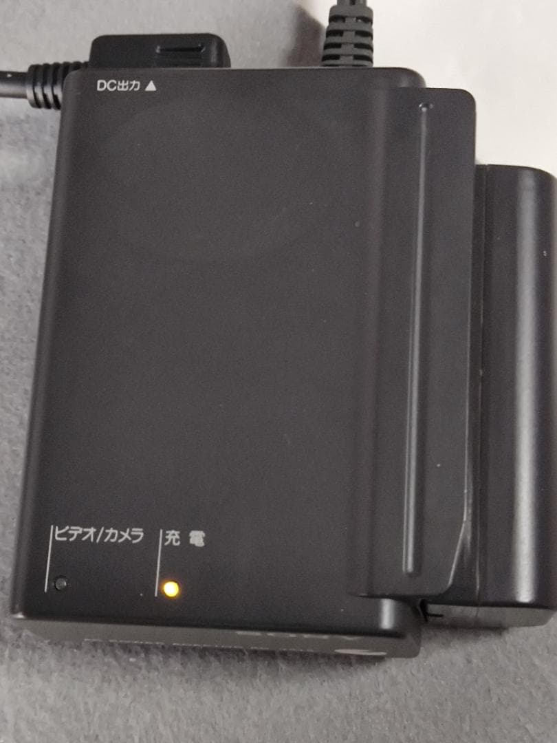 SONY ソニー　CCD-TR11　8mmビデオカメラ　ハンディカム