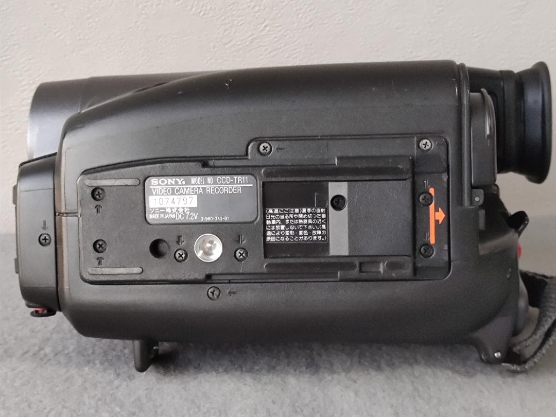 SONY ソニー　CCD-TR11　8mmビデオカメラ　ハンディカム