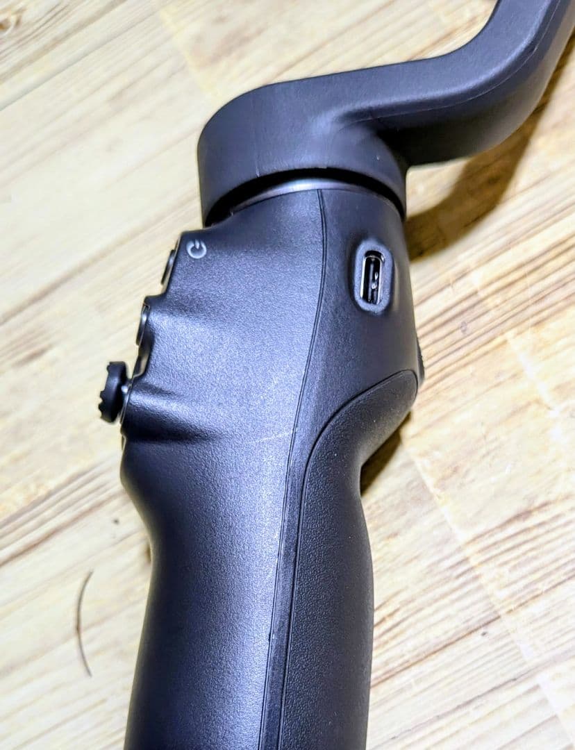 ほぼ新品　DJI Osmo Mobile 6 ジンバル　スタビライザー