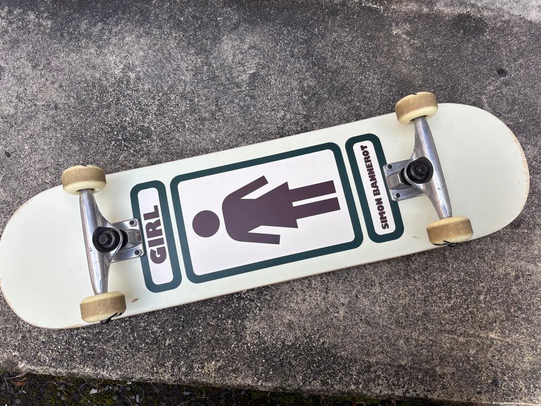 GIRL スケートボードデッキ ホワイト