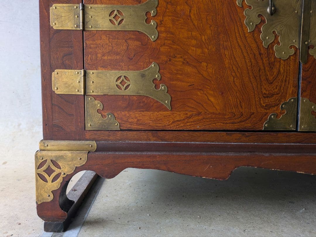 李朝家具の韓国箪笥　アジアン家具　アンティーク