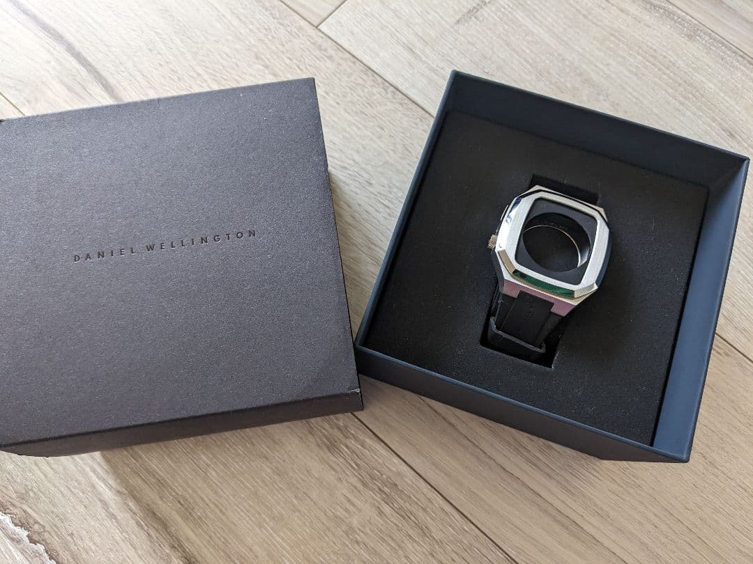 美品 ダニエルウェリントン　アップルウォッチケース 44mm シルバー