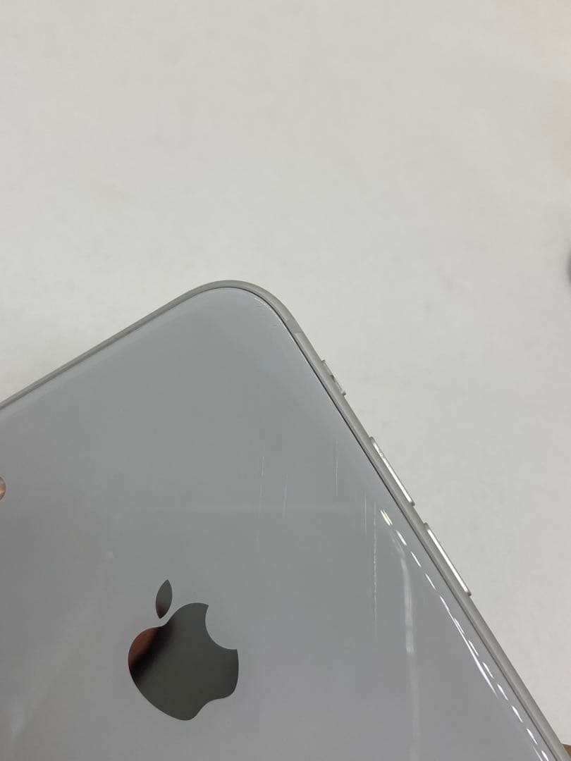iPhone 8 64GB バッテリー76% 47984