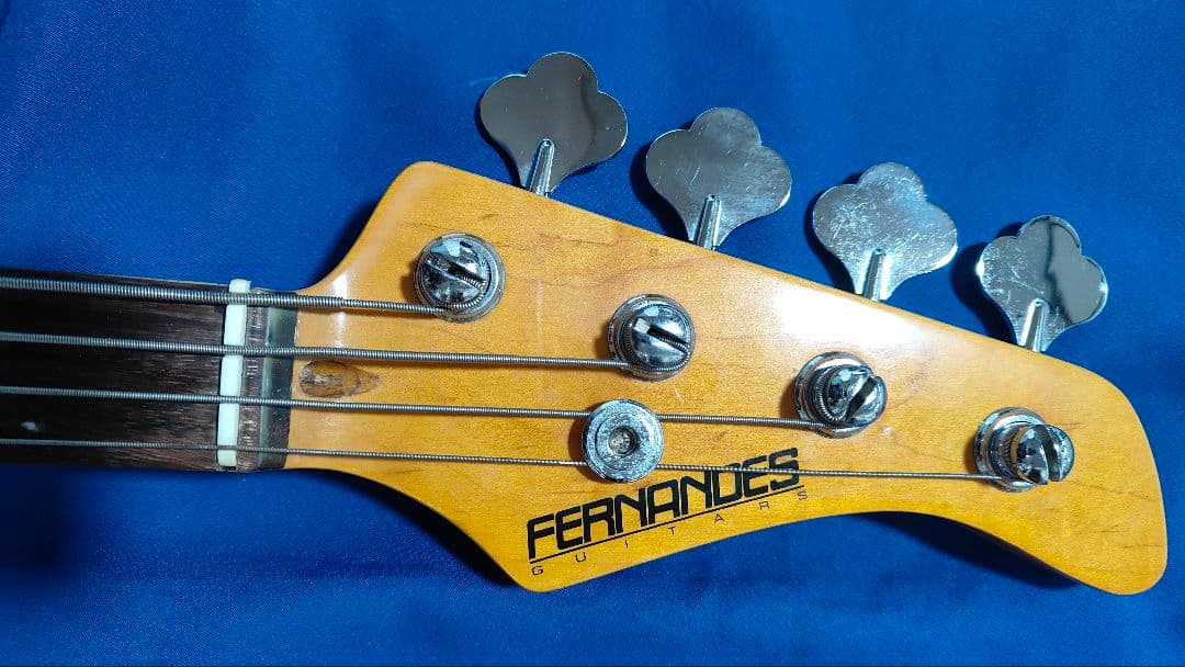 FERNANDES ジャズベース ホワイト