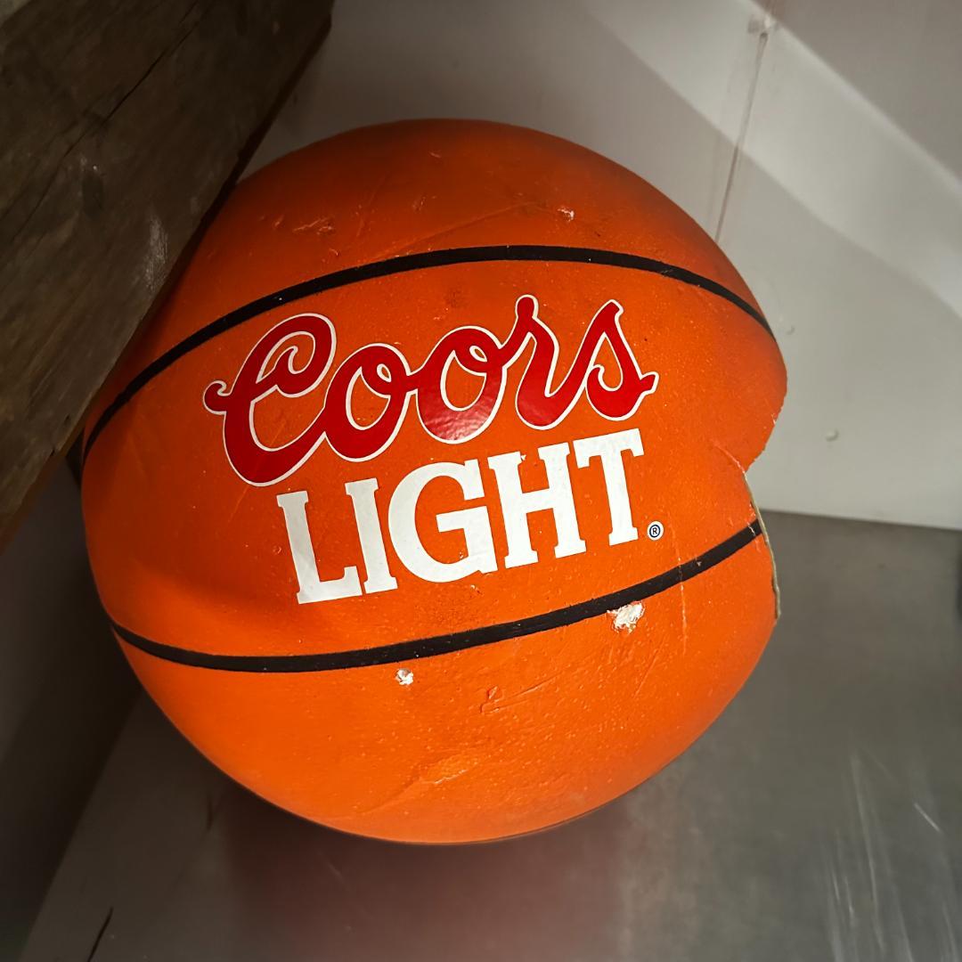 1995年製 クアーズライト発砲スチロール製バスケットボールディスプレイ①