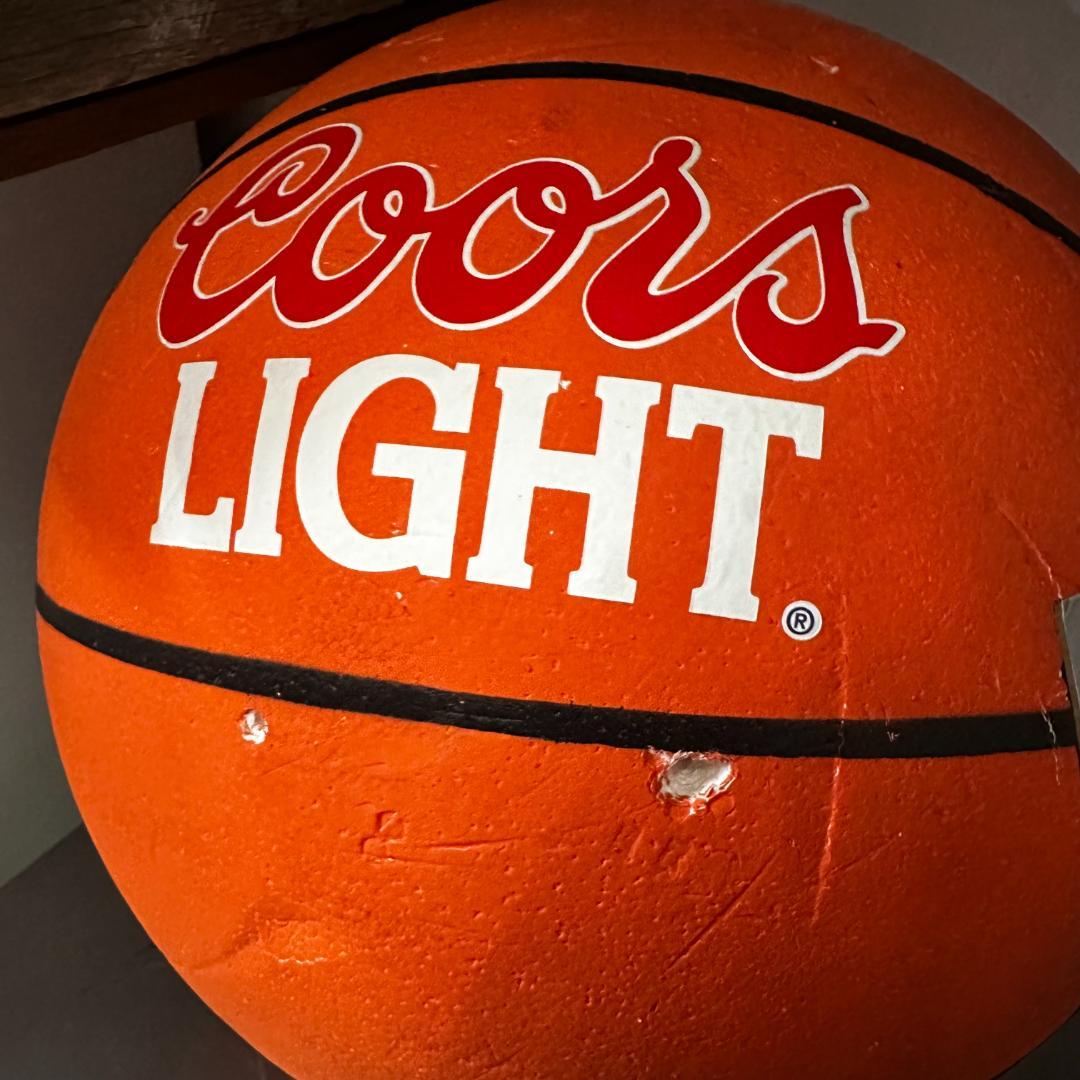 1995年製 クアーズライト発砲スチロール製バスケットボールディスプレイ①