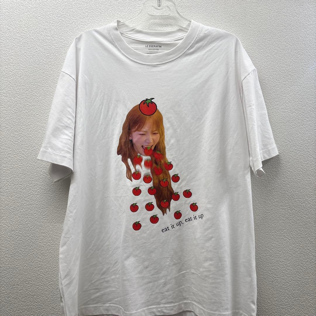 LE SSERAFIM トマトTシャツ サクラ