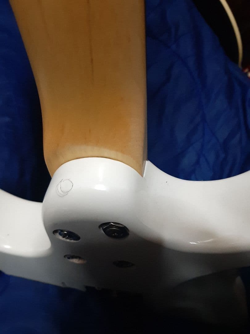 ジャンク世界に1本ＡＩＹストラトタイプギターSSH白24F調整済