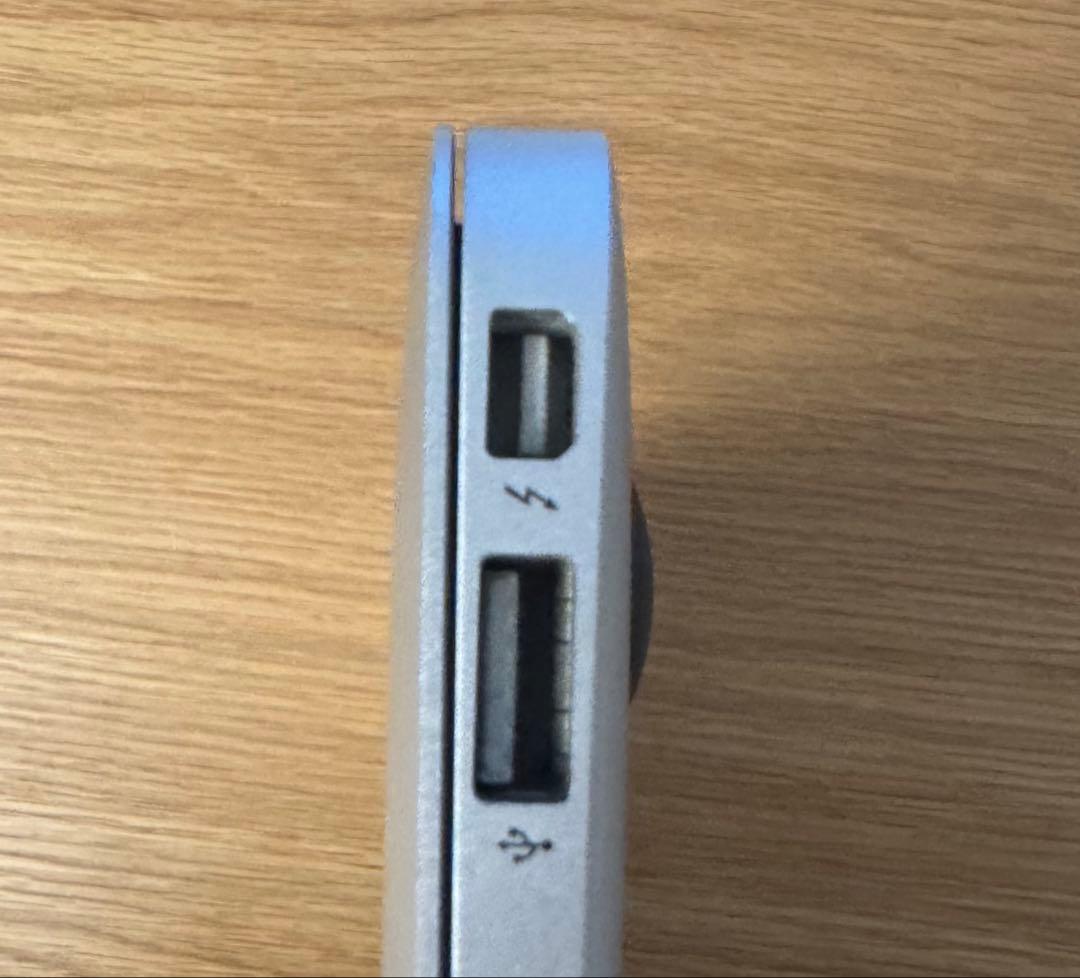 Apple MacBook Air 11インチ　充電器付き