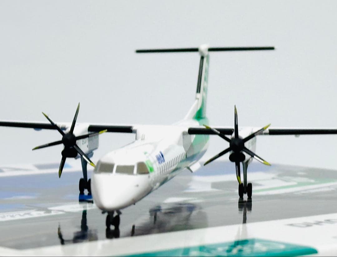 全日空商事 1/200 DHC-8-400 ANA Eco Bon