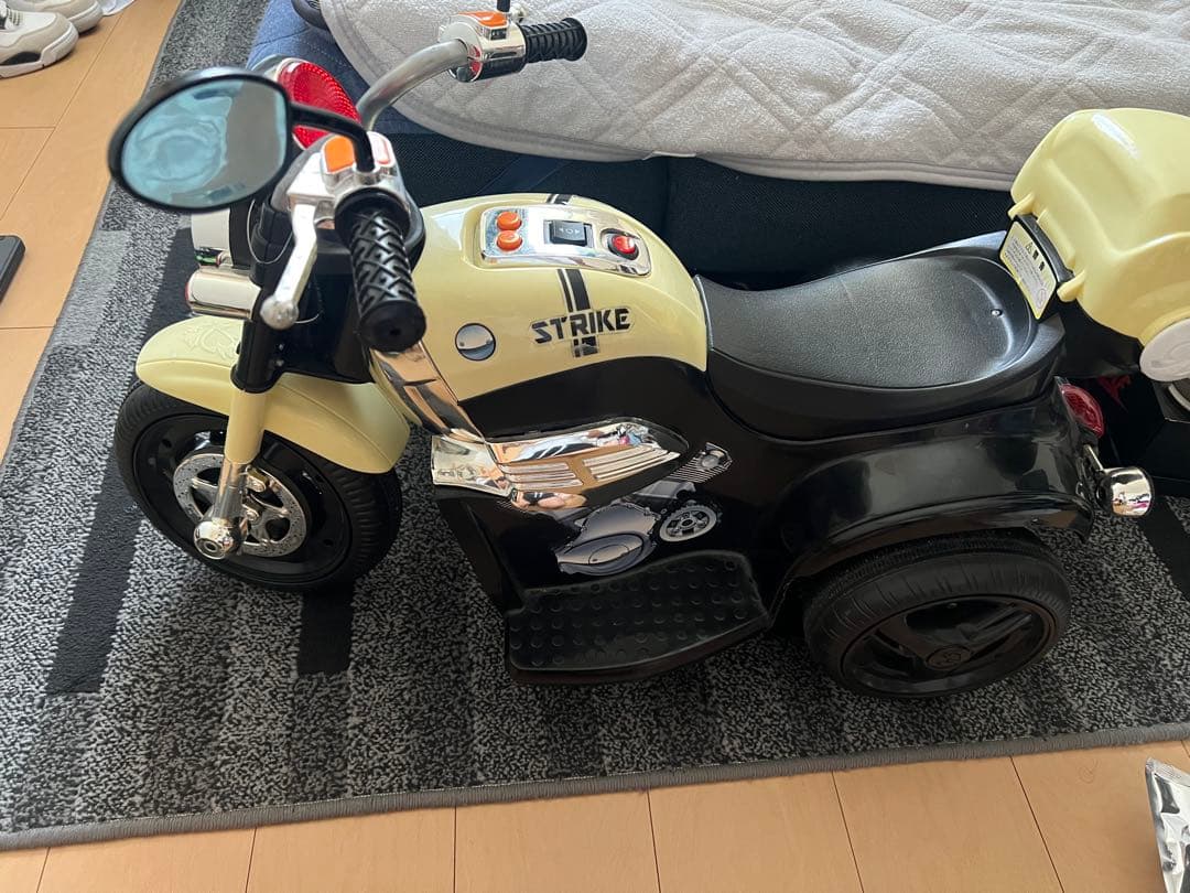 ヴィンテージ品　電動バイク STRIKE 15 黒/クリーム 充電器付き
