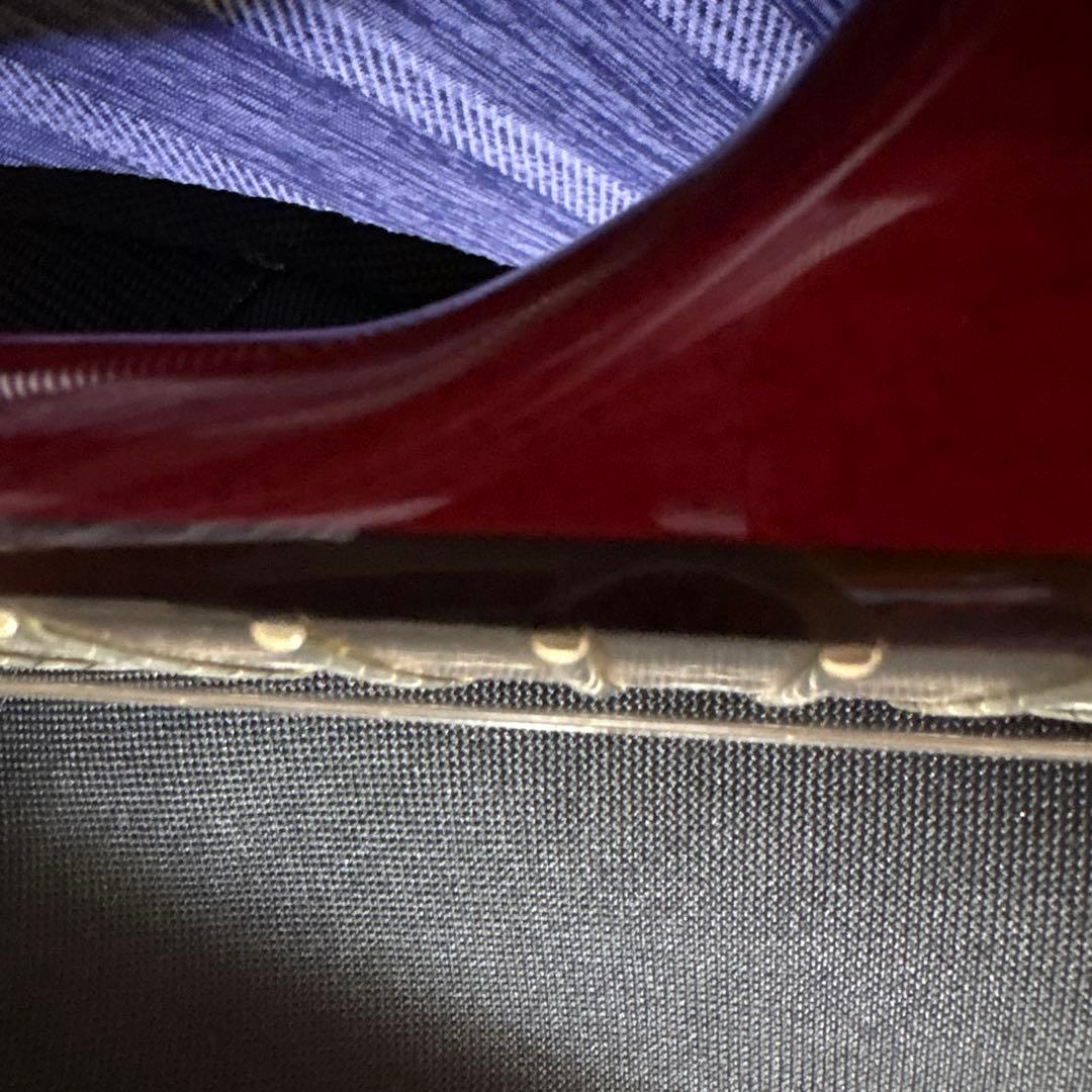 赤いセミホローボディエレキギター