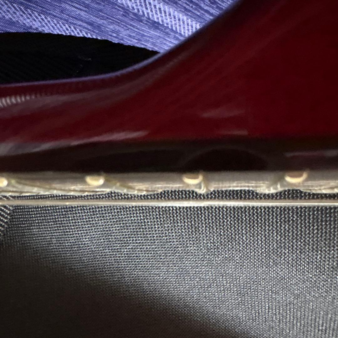 赤いセミホローボディエレキギター