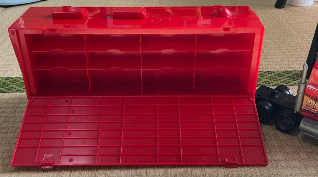 たくさんのせよう！大きなマックトレーラー