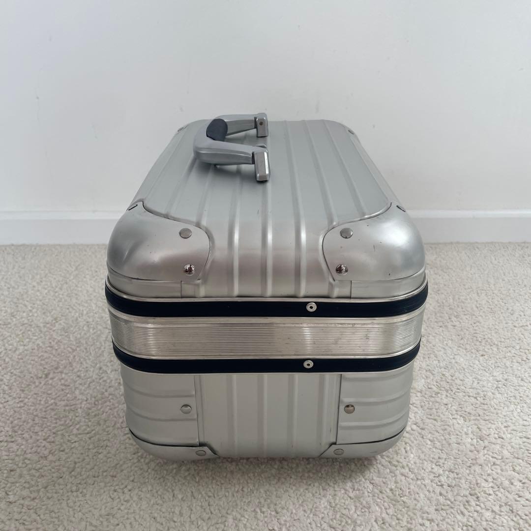 希少 RIMOWA シルバーインテグラル ビューティケース 18L アルミニウム