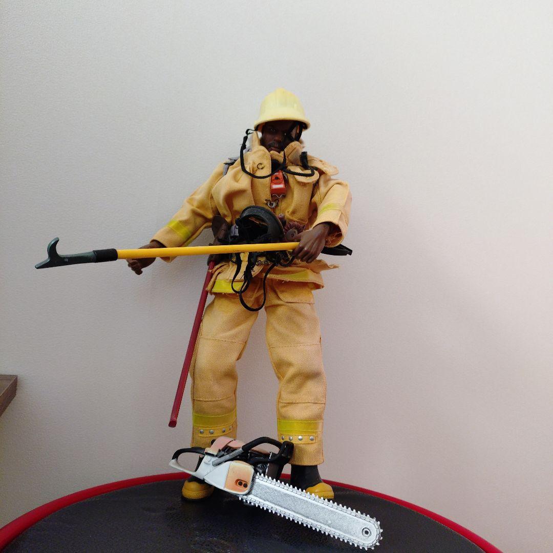 消防士フィギュア チェーンソー付き