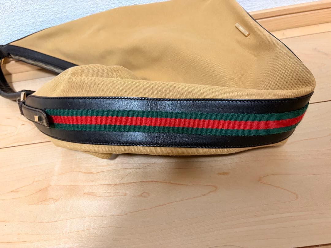 GUCCI ベージュ ショルダーバッグ