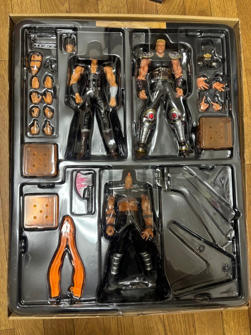 新品未使用　レア品　北斗の拳　マルハンオリジナルフィギュア3体セット　ジード団員