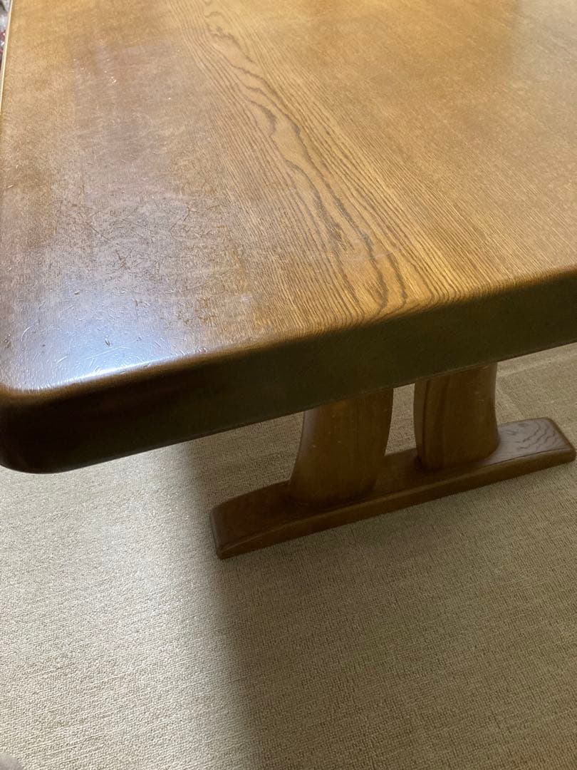 カリモク　一枚板の木製ダイニングテーブル