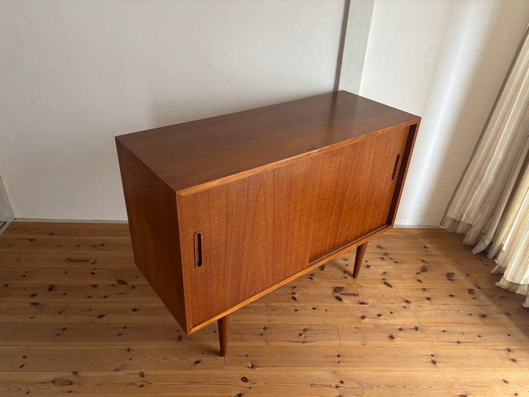 Hundevad＆Co / カルロ・イェンセン サイドボード