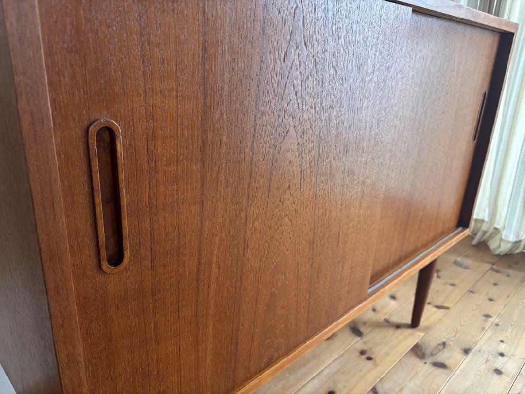 Hundevad＆Co / カルロ・イェンセン サイドボード