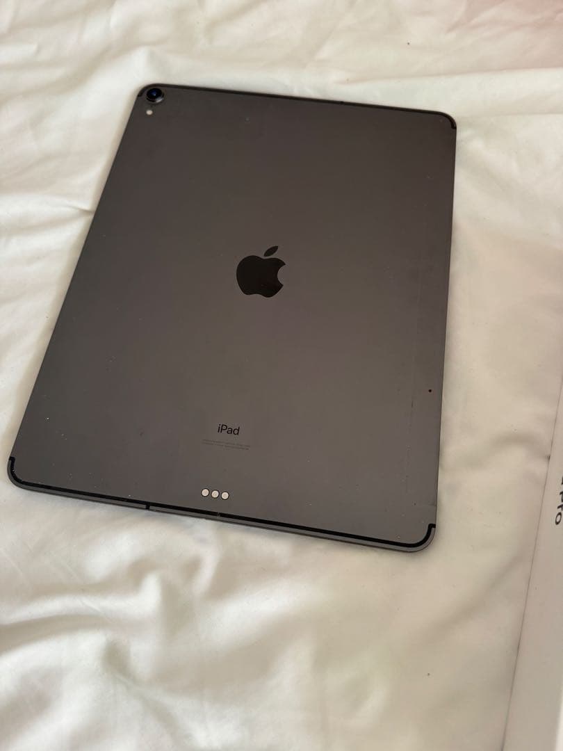 Apple iPad Pro 12.9インチ スペースグレー 3世代目