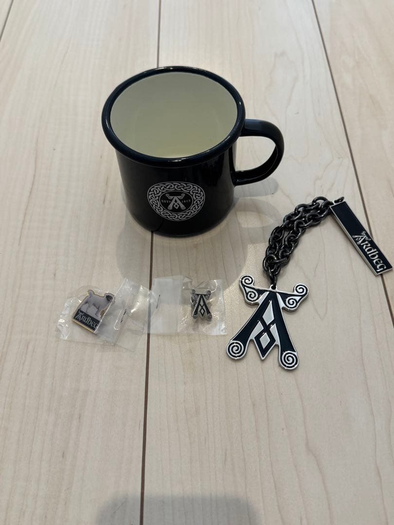 アードベッグキーホルダー＆ホーローカップ&ピンバッジセット