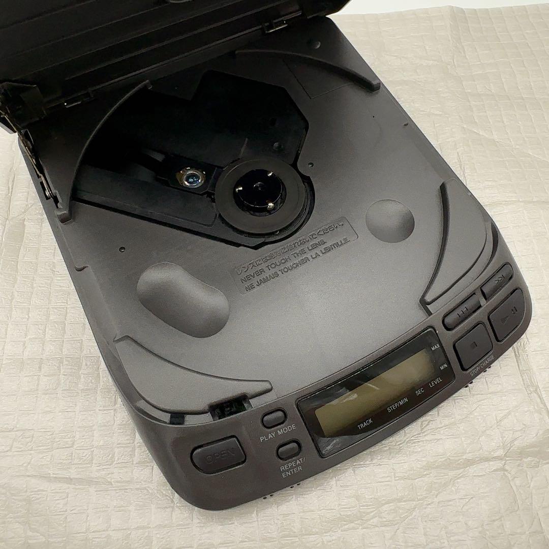 外観新品同様 SONY ポータブルCDプレイヤー D-202 ディスクマン