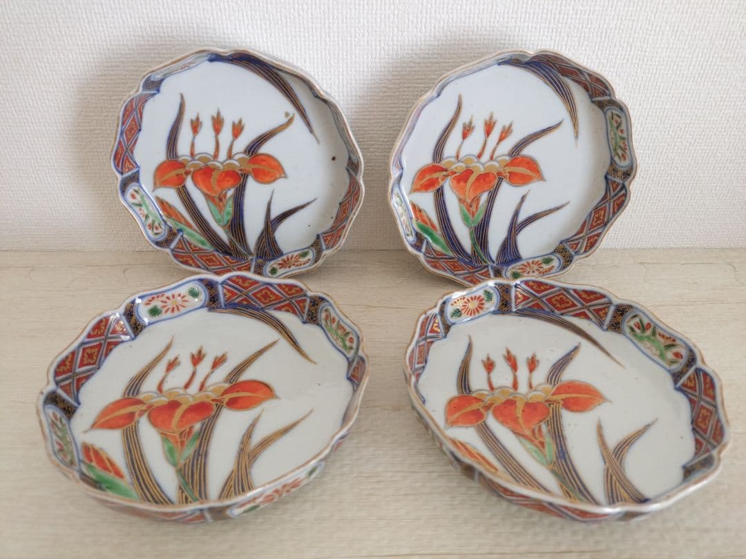 お値下げしました、4枚組　色絵　菖蒲紋　小皿