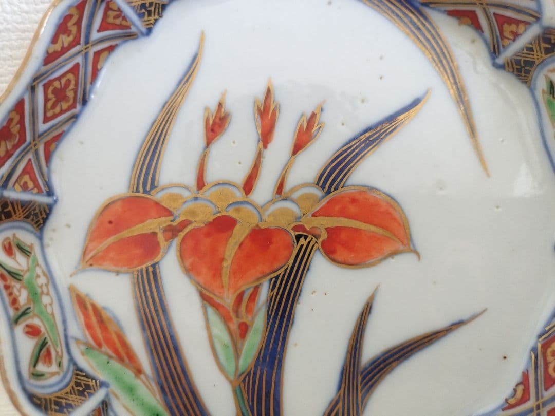 お値下げしました、4枚組　色絵　菖蒲紋　小皿