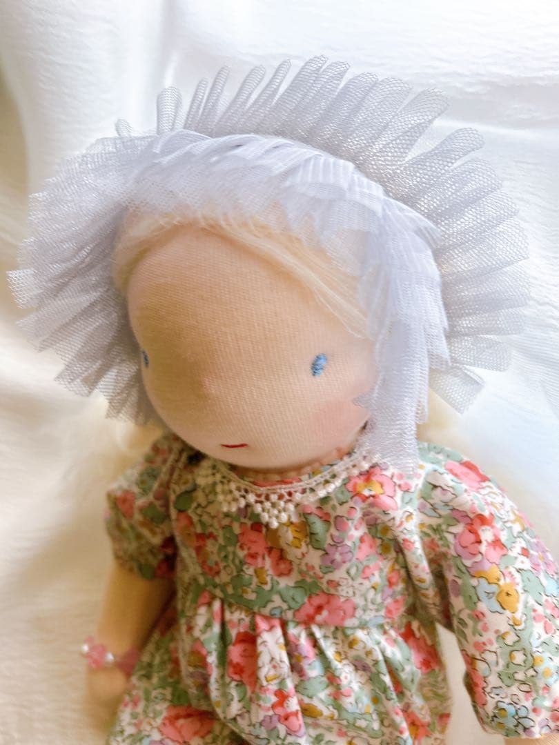 ウォルドルフ人形　白い髪の女の子