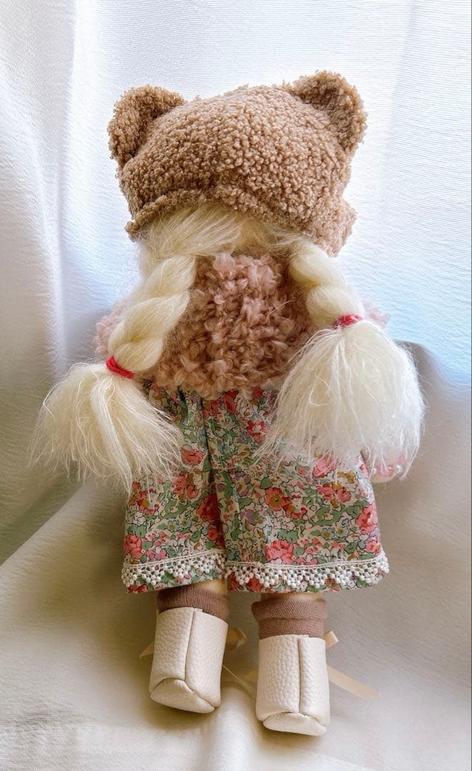 ウォルドルフ人形　白い髪の女の子