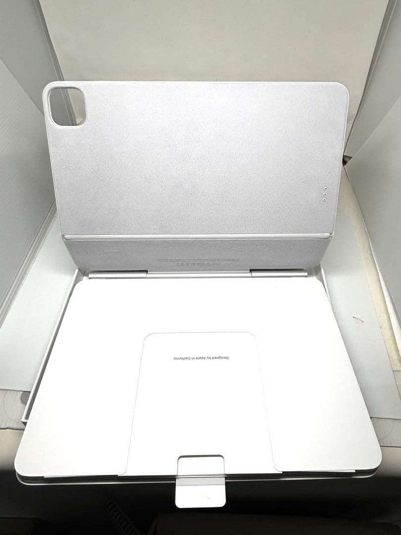 美品！Apple iPad 11インチ MJQJ3J/A ホワイト キーボード