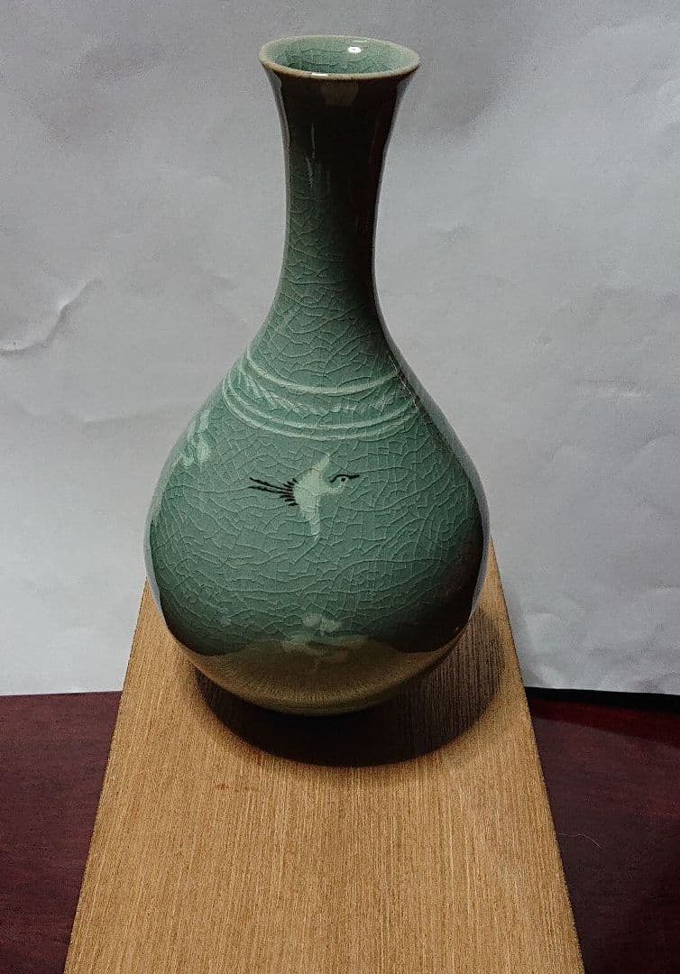 青磁の一輪挿し