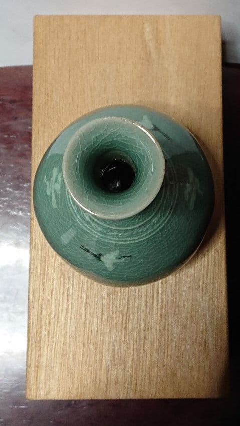 青磁の一輪挿し