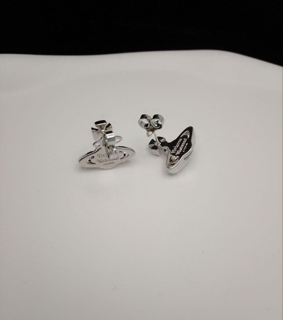 ヴィヴィアン　オーブ　ピアス