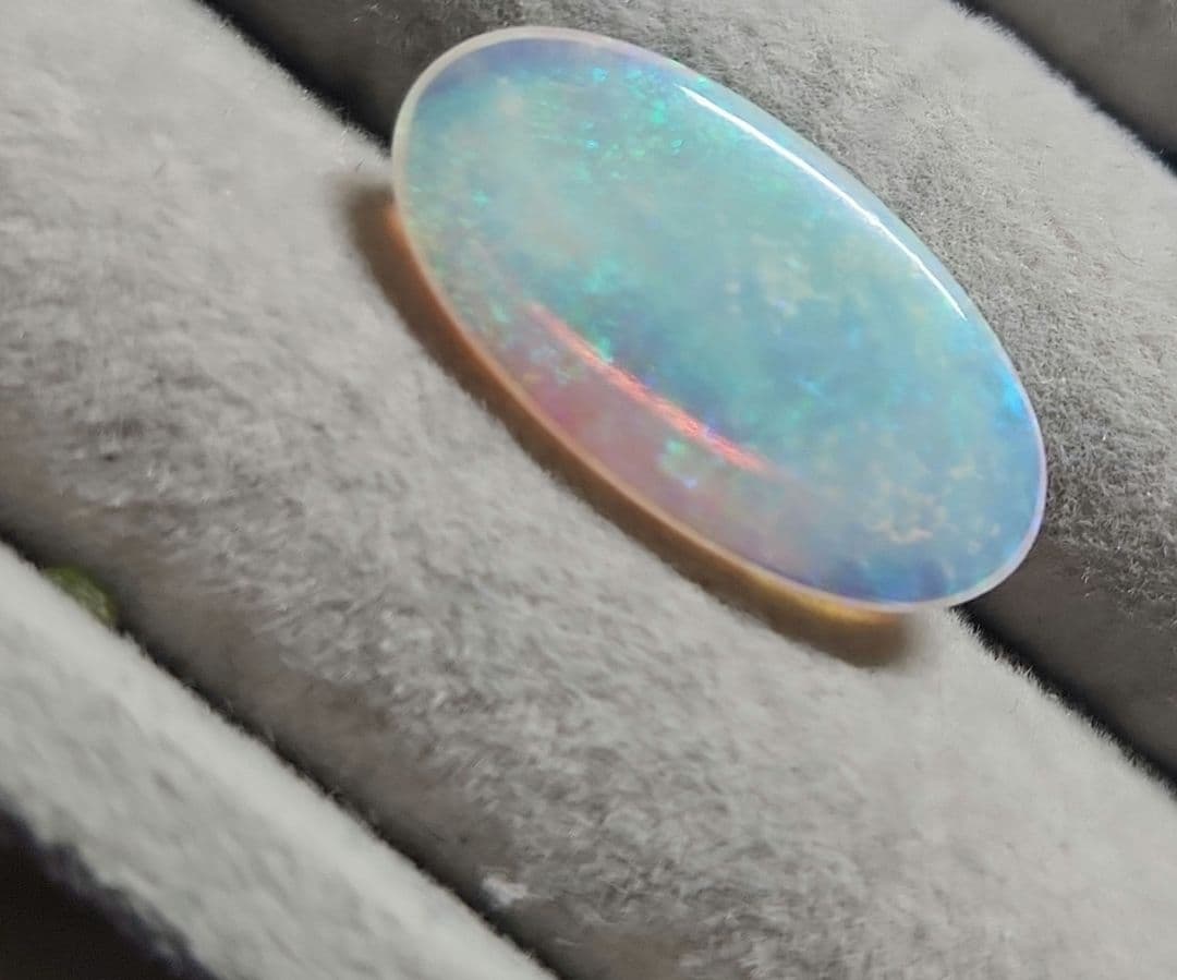 特大ギラギラ天然オパール 4.661ct