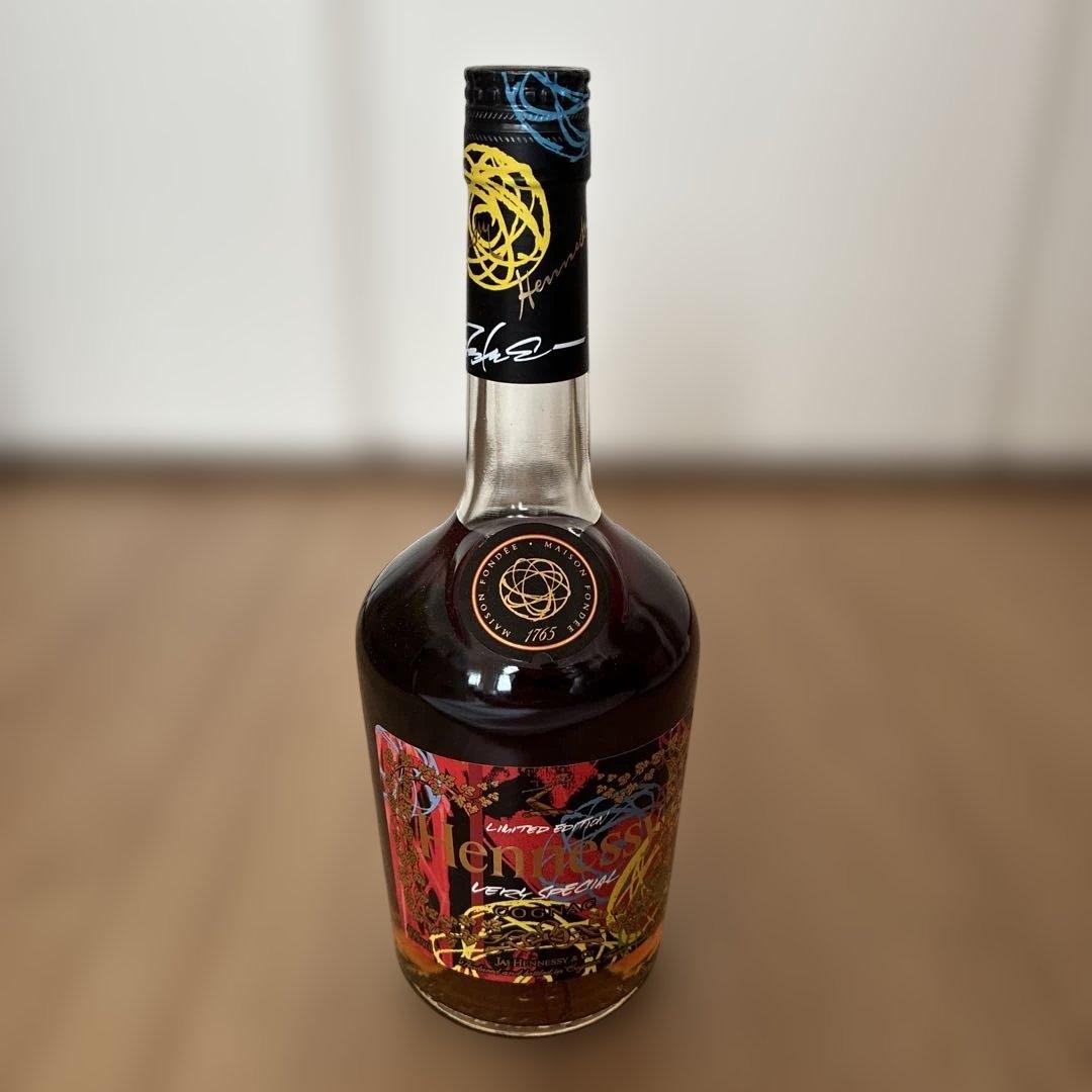 ヘネシー V.S リミテッド エディション by Futura 容量：700ml