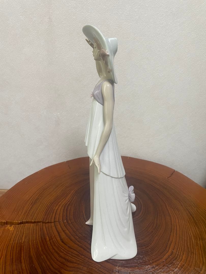 値下げ　リヤドロ　陶器　貴婦人